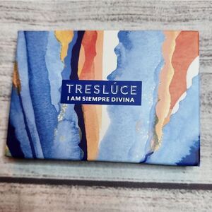 Tresluce beauty eyeshadow palette.